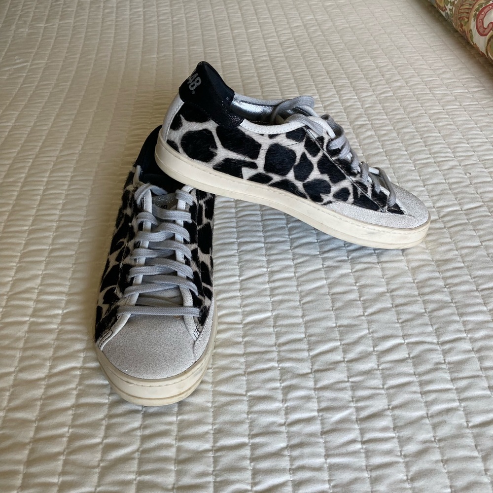 P448 Johnny sneaker. Size 38. Print